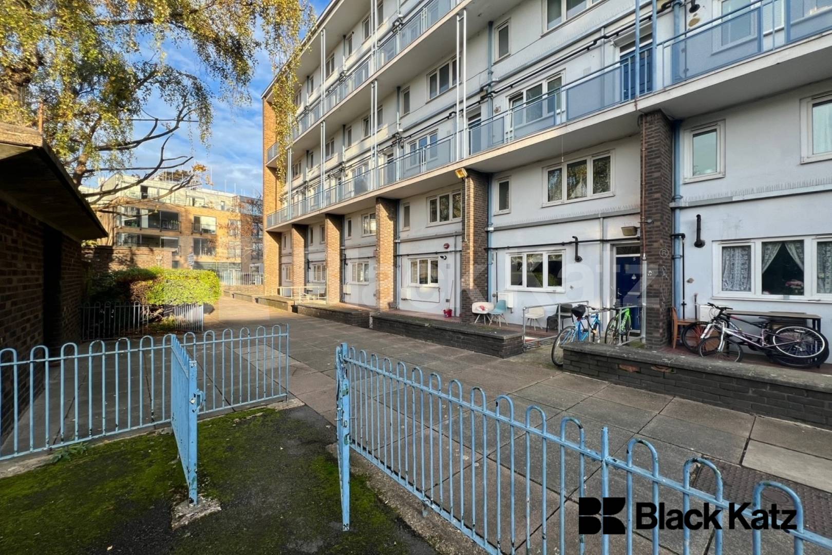 Charming private garden with wooden floors throughout  Cluny Estate , London bridge